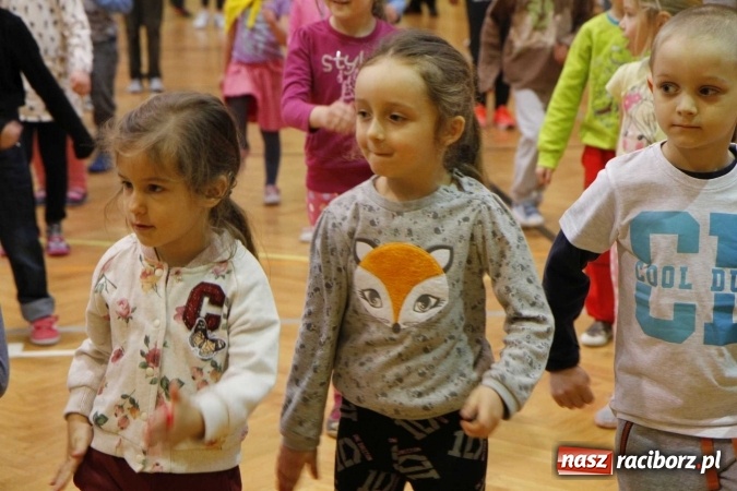 Zdjęcie w galerii na portalu naszraciborz.pl: Światowy Dzień Zdrowia w ZSOMS - fruwające hormony szczęścia wiadomości z regionu