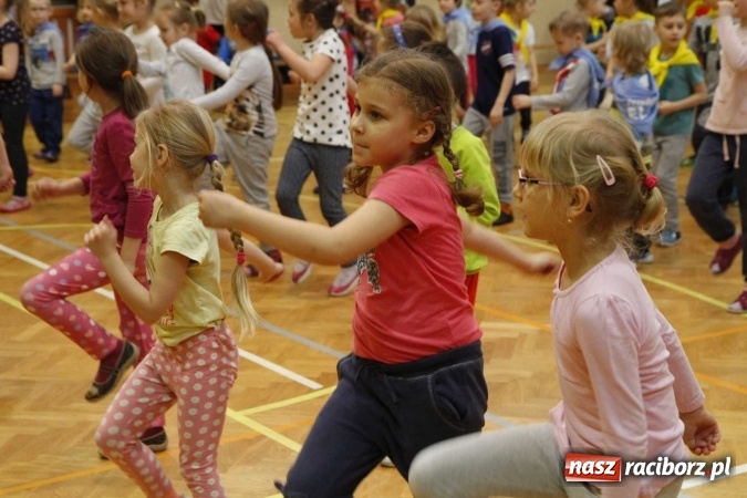 Zdjęcie w galerii na portalu naszraciborz.pl: Światowy Dzień Zdrowia w ZSOMS - fruwające hormony szczęścia wiadomości z regionu