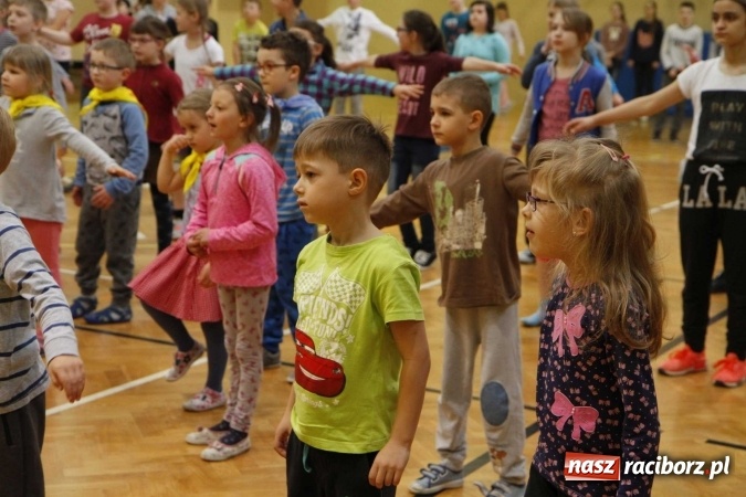Zdjęcie w galerii na portalu naszraciborz.pl: Światowy Dzień Zdrowia w ZSOMS - fruwające hormony szczęścia wiadomości z regionu