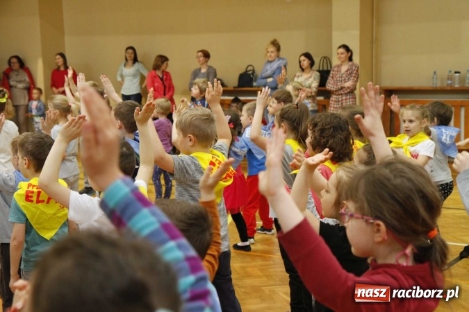 Zdjęcie w galerii na portalu naszraciborz.pl: Światowy Dzień Zdrowia w ZSOMS - fruwające hormony szczęścia wiadomości z regionu