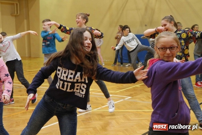 Zdjęcie w galerii na portalu naszraciborz.pl: Światowy Dzień Zdrowia w ZSOMS - fruwające hormony szczęścia wiadomości z regionu