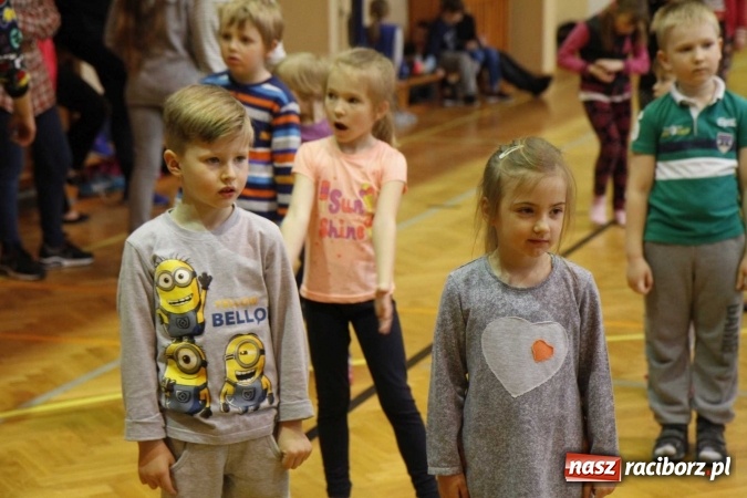 Zdjęcie w galerii na portalu naszraciborz.pl: Światowy Dzień Zdrowia w ZSOMS - fruwające hormony szczęścia wiadomości z regionu