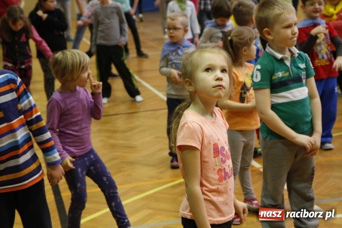 Zdjęcie w galerii na portalu naszraciborz.pl: Światowy Dzień Zdrowia w ZSOMS - fruwające hormony szczęścia wiadomości z regionu