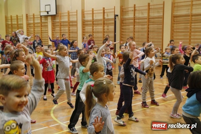 Zdjęcie w galerii na portalu naszraciborz.pl: Światowy Dzień Zdrowia w ZSOMS - fruwające hormony szczęścia wiadomości z regionu