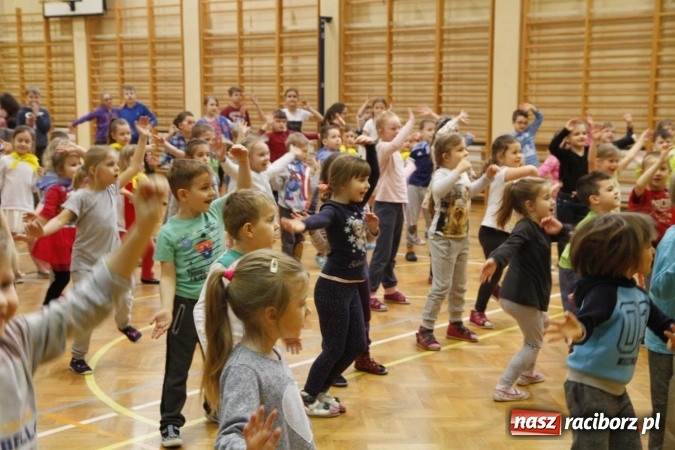 Zdjęcie w galerii na portalu naszraciborz.pl: Światowy Dzień Zdrowia w ZSOMS - fruwające hormony szczęścia wiadomości z regionu