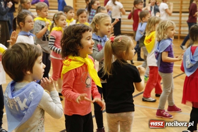 Zdjęcie w galerii na portalu naszraciborz.pl: Światowy Dzień Zdrowia w ZSOMS - fruwające hormony szczęścia wiadomości z regionu