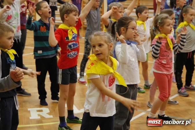 Zdjęcie w galerii na portalu naszraciborz.pl: Światowy Dzień Zdrowia w ZSOMS - fruwające hormony szczęścia wiadomości z regionu