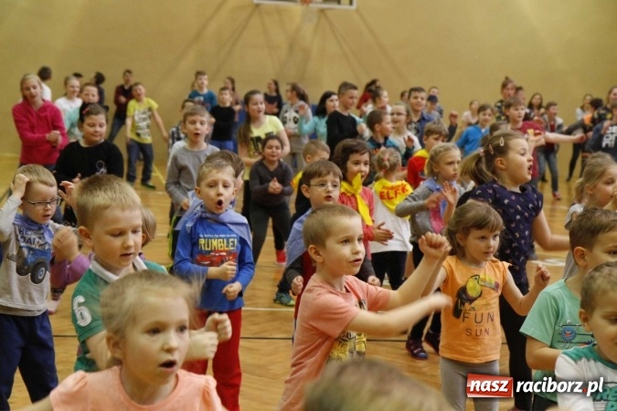 Zdjęcie w galerii na portalu naszraciborz.pl: Światowy Dzień Zdrowia w ZSOMS - fruwające hormony szczęścia wiadomości z regionu