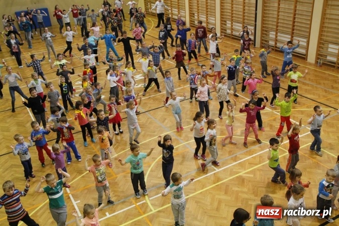 Zdjęcie w galerii na portalu naszraciborz.pl: Światowy Dzień Zdrowia w ZSOMS - fruwające hormony szczęścia wiadomości z regionu