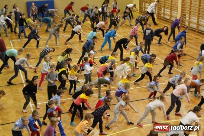 Zdjęcie w galerii na portalu naszraciborz.pl: Światowy Dzień Zdrowia w ZSOMS - fruwające hormony szczęścia wiadomości z regionu