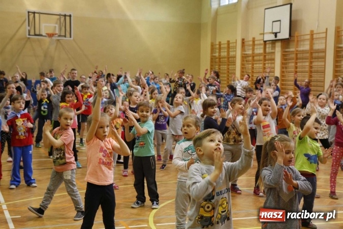 Zdjęcie w galerii na portalu naszraciborz.pl: Światowy Dzień Zdrowia w ZSOMS - fruwające hormony szczęścia wiadomości z regionu