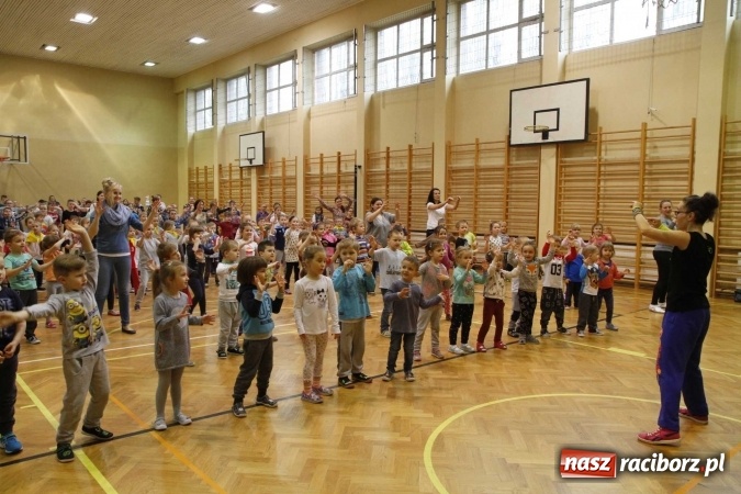 Zdjęcie w galerii na portalu naszraciborz.pl: Światowy Dzień Zdrowia w ZSOMS - fruwające hormony szczęścia wiadomości z regionu