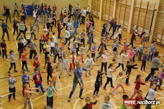 Zdjęcie w galerii na portalu naszraciborz.pl: Światowy Dzień Zdrowia w ZSOMS - fruwające hormony szczęścia wiadomości z regionu