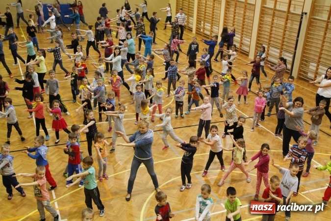 Zdjęcie w galerii na portalu naszraciborz.pl: Światowy Dzień Zdrowia w ZSOMS - fruwające hormony szczęścia wiadomości z regionu