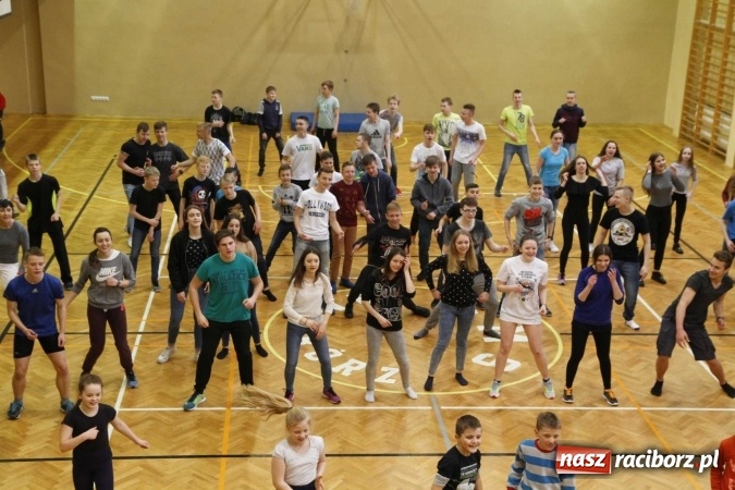 Zdjęcie w galerii na portalu naszraciborz.pl: Światowy Dzień Zdrowia w ZSOMS - fruwające hormony szczęścia wiadomości z regionu