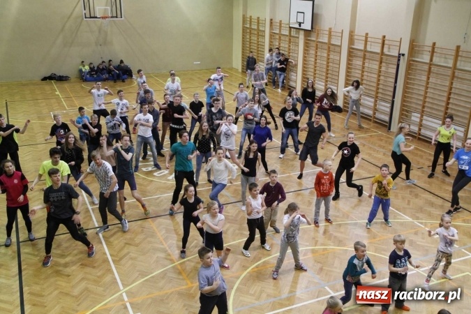 Zdjęcie w galerii na portalu naszraciborz.pl: Światowy Dzień Zdrowia w ZSOMS - fruwające hormony szczęścia wiadomości z regionu