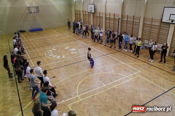 Zdjęcie w galerii na portalu naszraciborz.pl: Światowy Dzień Zdrowia w ZSOMS - fruwające hormony szczęścia wiadomości z regionu