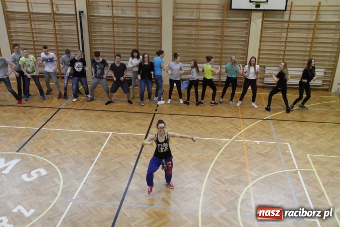 Zdjęcie w galerii na portalu naszraciborz.pl: Światowy Dzień Zdrowia w ZSOMS - fruwające hormony szczęścia wiadomości z regionu