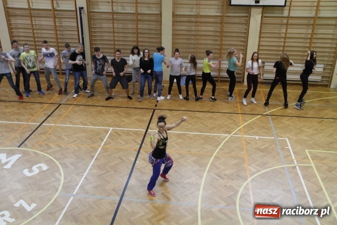 Zdjęcie w galerii na portalu naszraciborz.pl: Światowy Dzień Zdrowia w ZSOMS - fruwające hormony szczęścia wiadomości z regionu