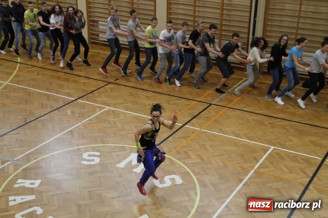 Zdjęcie w galerii na portalu naszraciborz.pl: Światowy Dzień Zdrowia w ZSOMS - fruwające hormony szczęścia wiadomości z regionu