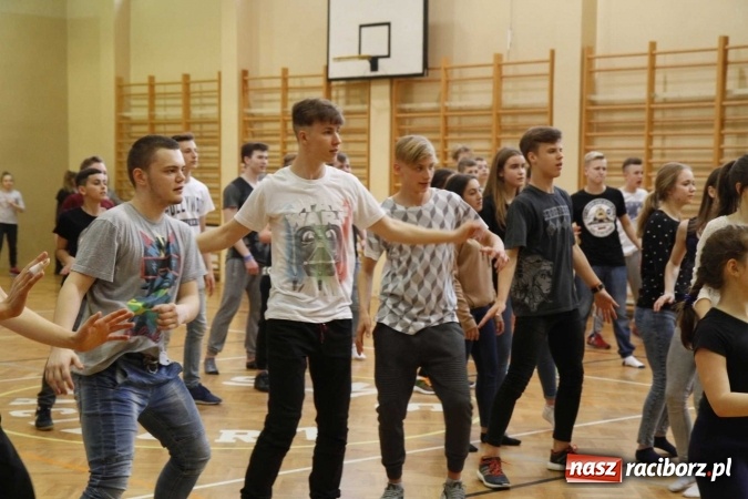 Zdjęcie w galerii na portalu naszraciborz.pl: Światowy Dzień Zdrowia w ZSOMS - fruwające hormony szczęścia wiadomości z regionu