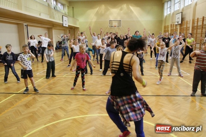 Zdjęcie w galerii na portalu naszraciborz.pl: Światowy Dzień Zdrowia w ZSOMS - fruwające hormony szczęścia wiadomości z regionu