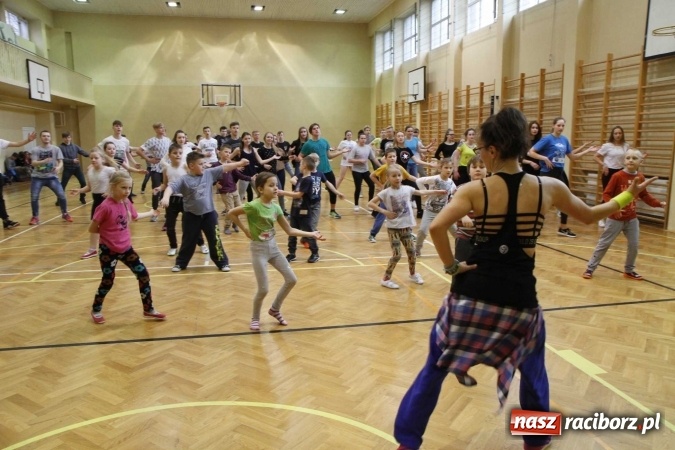 Zdjęcie w galerii na portalu naszraciborz.pl: Światowy Dzień Zdrowia w ZSOMS - fruwające hormony szczęścia wiadomości z regionu