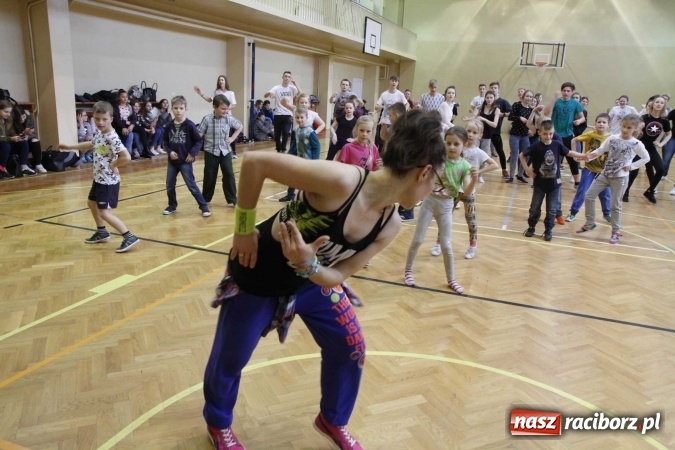 Zdjęcie w galerii na portalu naszraciborz.pl: Światowy Dzień Zdrowia w ZSOMS - fruwające hormony szczęścia wiadomości z regionu