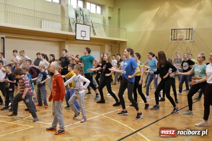 Zdjęcie w galerii na portalu naszraciborz.pl: Światowy Dzień Zdrowia w ZSOMS - fruwające hormony szczęścia wiadomości z regionu