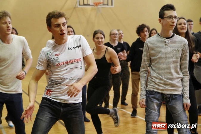 Zdjęcie w galerii na portalu naszraciborz.pl: Światowy Dzień Zdrowia w ZSOMS - fruwające hormony szczęścia wiadomości z regionu