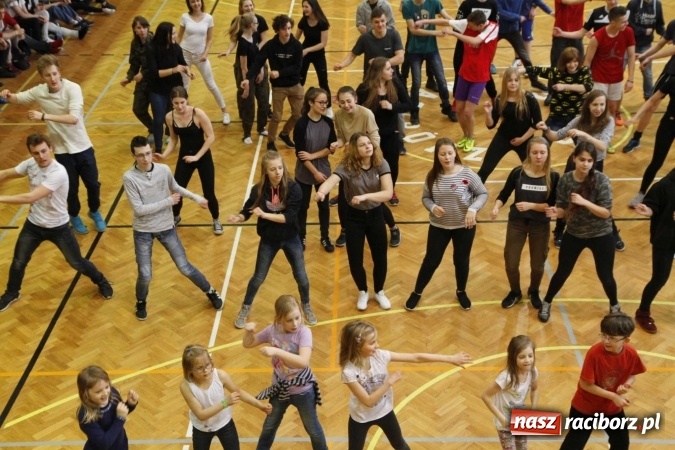 Zdjęcie w galerii na portalu naszraciborz.pl: Światowy Dzień Zdrowia w ZSOMS - fruwające hormony szczęścia wiadomości z regionu