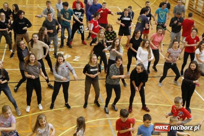 Zdjęcie w galerii na portalu naszraciborz.pl: Światowy Dzień Zdrowia w ZSOMS - fruwające hormony szczęścia wiadomości z regionu