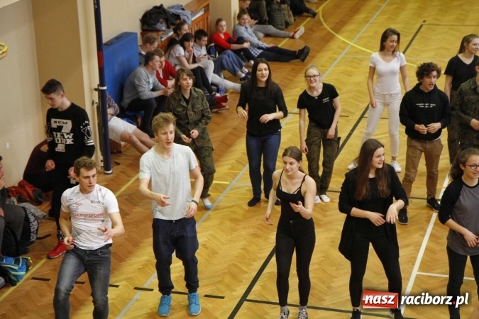 Zdjęcie w galerii na portalu naszraciborz.pl: Światowy Dzień Zdrowia w ZSOMS - fruwające hormony szczęścia wiadomości z regionu