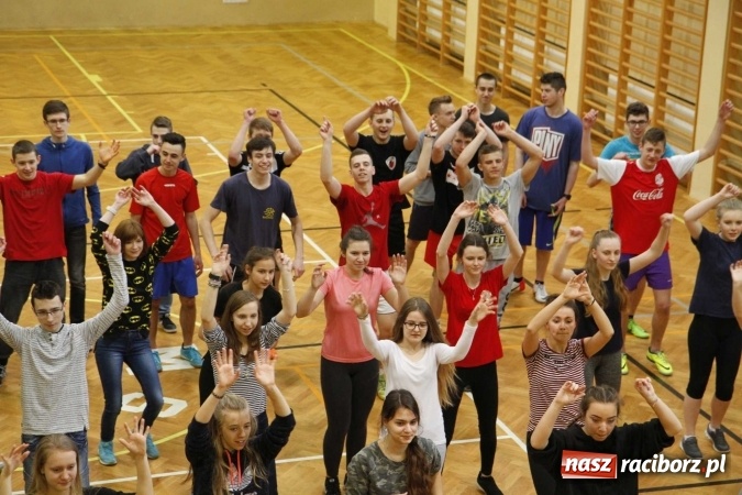 Zdjęcie w galerii na portalu naszraciborz.pl: Światowy Dzień Zdrowia w ZSOMS - fruwające hormony szczęścia wiadomości z regionu