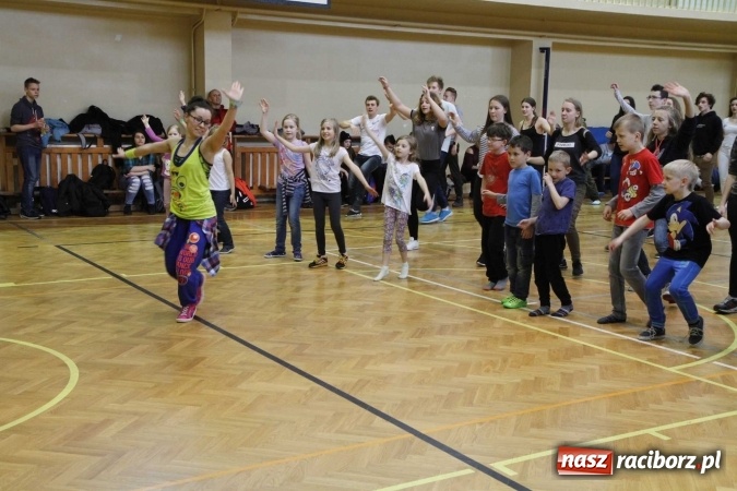 Zdjęcie w galerii na portalu naszraciborz.pl: Światowy Dzień Zdrowia w ZSOMS - fruwające hormony szczęścia wiadomości z regionu