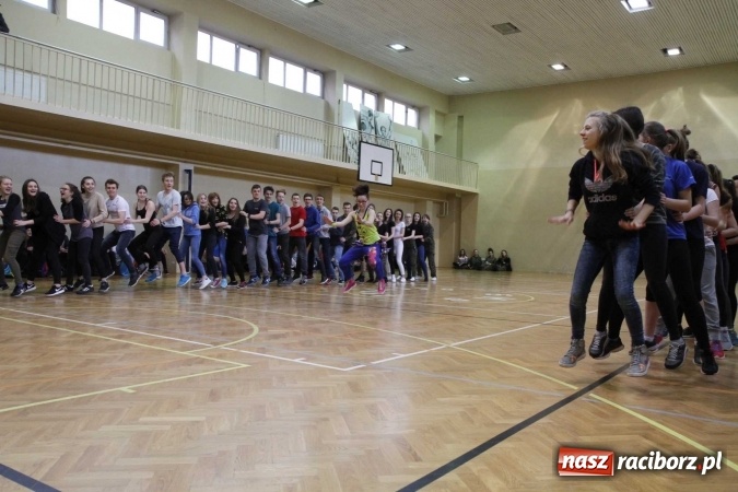 Zdjęcie w galerii na portalu naszraciborz.pl: Światowy Dzień Zdrowia w ZSOMS - fruwające hormony szczęścia wiadomości z regionu