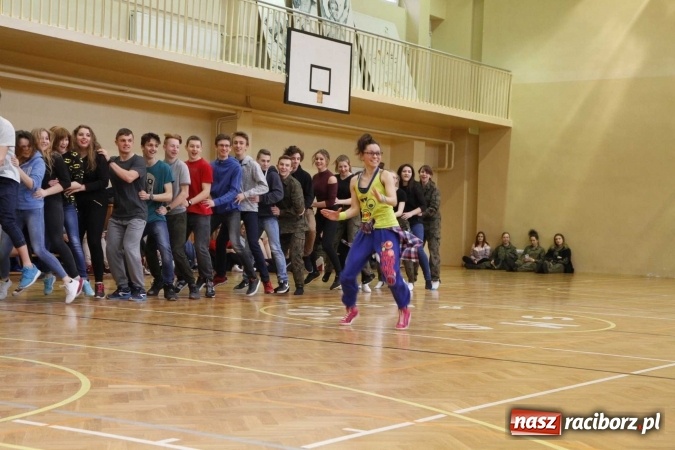 Zdjęcie w galerii na portalu naszraciborz.pl: Światowy Dzień Zdrowia w ZSOMS - fruwające hormony szczęścia wiadomości z regionu