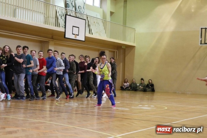 Zdjęcie w galerii na portalu naszraciborz.pl: Światowy Dzień Zdrowia w ZSOMS - fruwające hormony szczęścia wiadomości z regionu