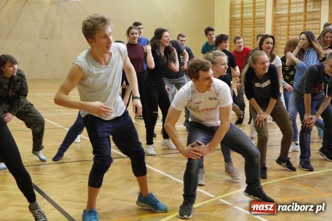 Zdjęcie w galerii na portalu naszraciborz.pl: Światowy Dzień Zdrowia w ZSOMS - fruwające hormony szczęścia wiadomości z regionu