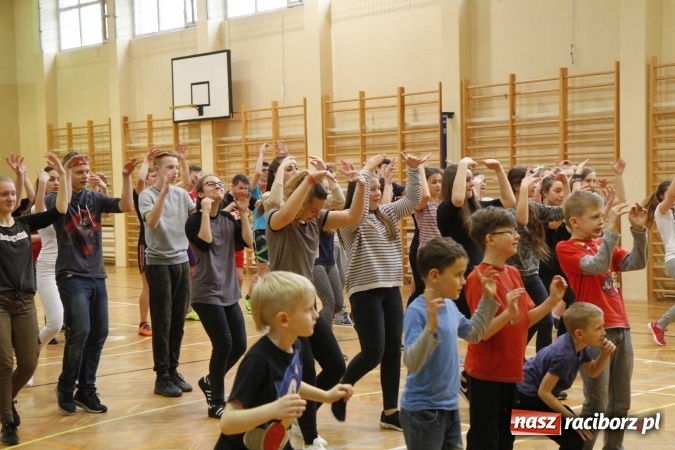 Zdjęcie w galerii na portalu naszraciborz.pl: Światowy Dzień Zdrowia w ZSOMS - fruwające hormony szczęścia wiadomości z regionu