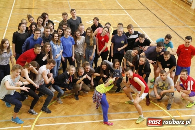 Zdjęcie w galerii na portalu naszraciborz.pl: Światowy Dzień Zdrowia w ZSOMS - fruwające hormony szczęścia wiadomości z regionu