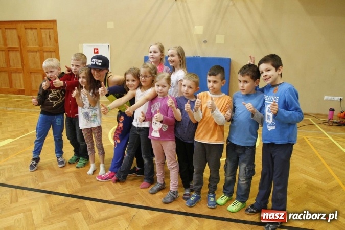 Zdjęcie w galerii na portalu naszraciborz.pl: Światowy Dzień Zdrowia w ZSOMS - fruwające hormony szczęścia wiadomości z regionu