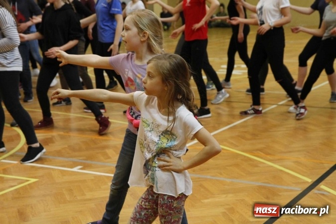 Zdjęcie w galerii na portalu naszraciborz.pl: Światowy Dzień Zdrowia w ZSOMS - fruwające hormony szczęścia wiadomości z regionu