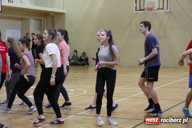 Zdjęcie w galerii na portalu naszraciborz.pl: Światowy Dzień Zdrowia w ZSOMS - fruwające hormony szczęścia wiadomości z regionu