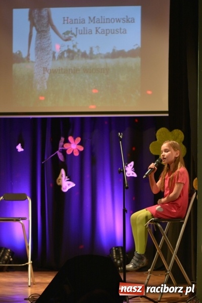 Zdjęcie w galerii na portalu naszraciborz.pl: Na wiosenną nutę na scenie w MDK wiadomości z regionu
