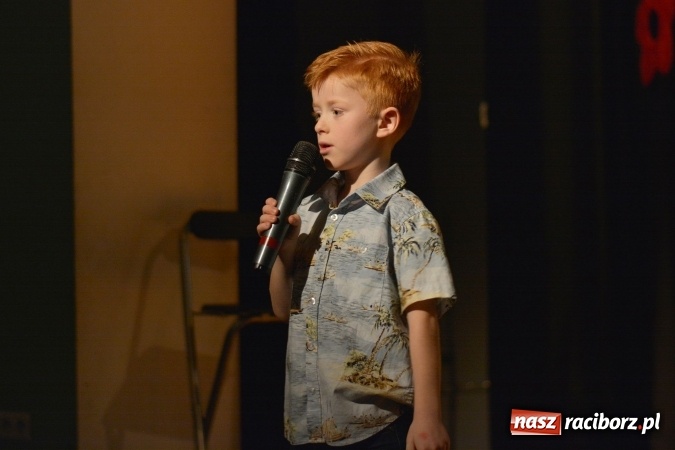 Zdjęcie w galerii na portalu naszraciborz.pl: Na wiosenną nutę na scenie w MDK wiadomości z regionu