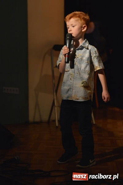 Zdjęcie w galerii na portalu naszraciborz.pl: Na wiosenną nutę na scenie w MDK wiadomości z regionu