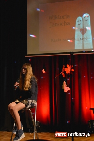 Zdjęcie w galerii na portalu naszraciborz.pl: Na wiosenną nutę na scenie w MDK wiadomości z regionu