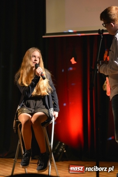 Zdjęcie w galerii na portalu naszraciborz.pl: Na wiosenną nutę na scenie w MDK wiadomości z regionu