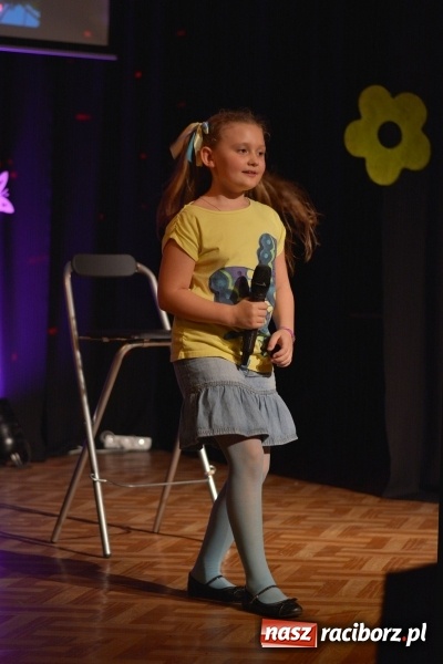 Zdjęcie w galerii na portalu naszraciborz.pl: Na wiosenną nutę na scenie w MDK wiadomości z regionu